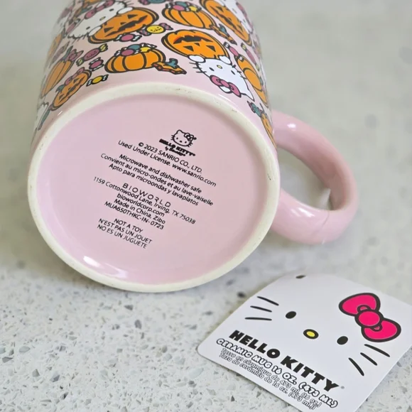 Hello Kitty Halloween Mug - Picture 3 of 4